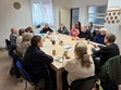 Fotografie všech zúčastněných. Zleva: p. Šopa, p. Bohatá, p. Voráčková, p. Ing. Tomek, p. Šulerová, p. PhDr. Marková (psycholožka), p. Vondra, p. Dvořáková, p. Cabajová, DiS., p. Ing. Beránek, p. Špinarová, DiS., p. Limberková, p. Limberk, p. Šopová